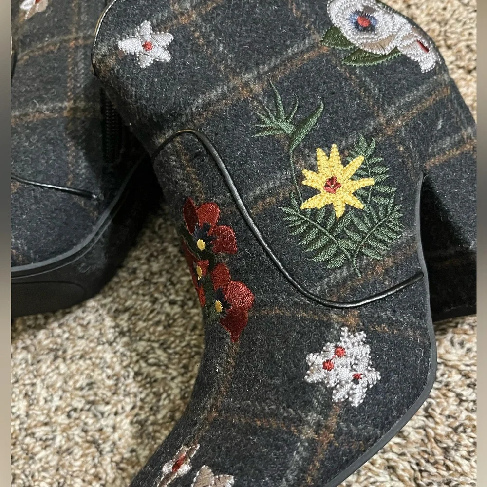 Indigo Rd. Booties (Size 7.5) - Picture 5 of 5